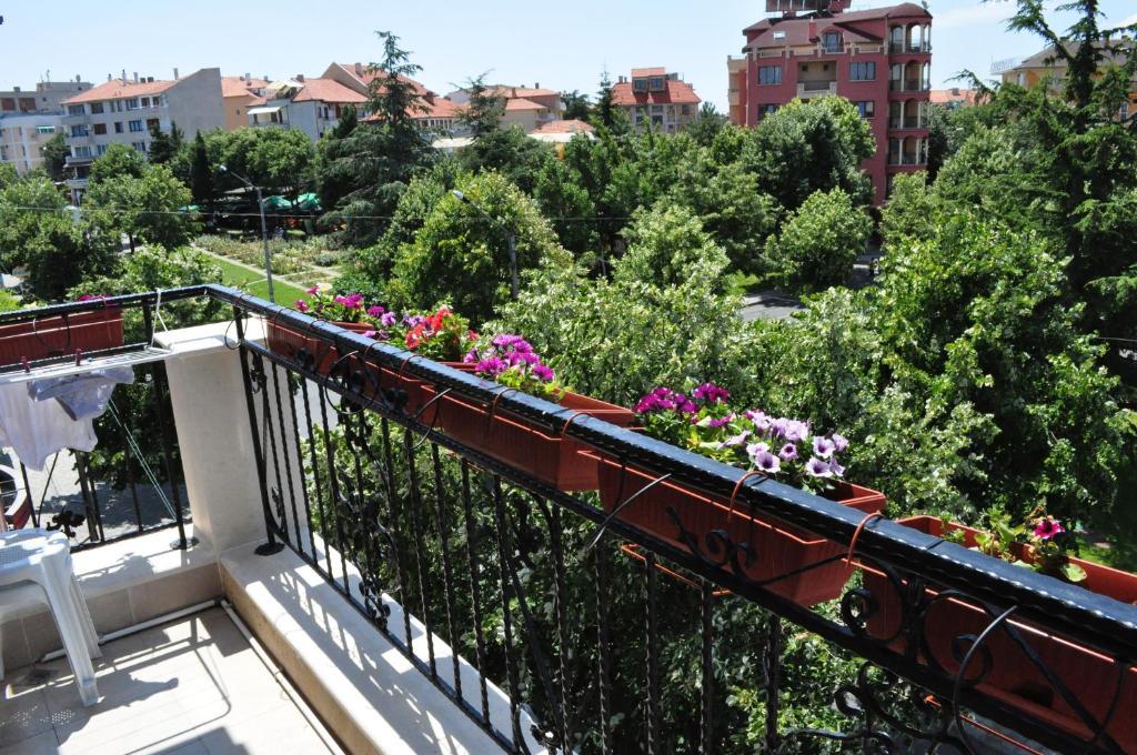 St. George Apartments Νεσέμπαρ Εξωτερικό φωτογραφία