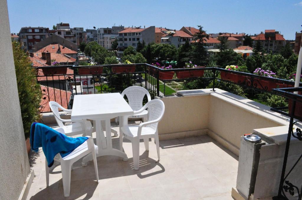 St. George Apartments Νεσέμπαρ Εξωτερικό φωτογραφία