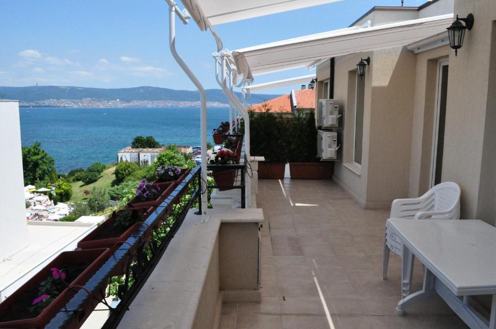 St. George Apartments Νεσέμπαρ Εξωτερικό φωτογραφία