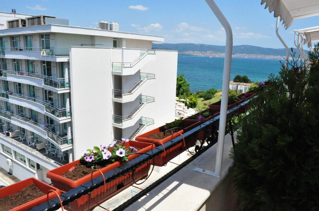 St. George Apartments Νεσέμπαρ Εξωτερικό φωτογραφία