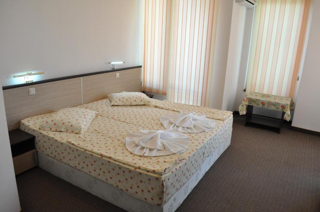 St. George Apartments Νεσέμπαρ Δωμάτιο φωτογραφία