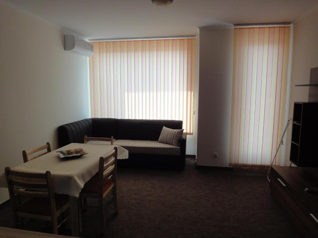 St. George Apartments Νεσέμπαρ Δωμάτιο φωτογραφία