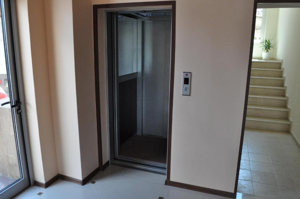 St. George Apartments Νεσέμπαρ Εξωτερικό φωτογραφία