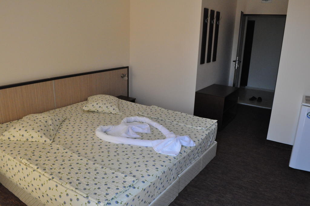 St. George Apartments Νεσέμπαρ Δωμάτιο φωτογραφία