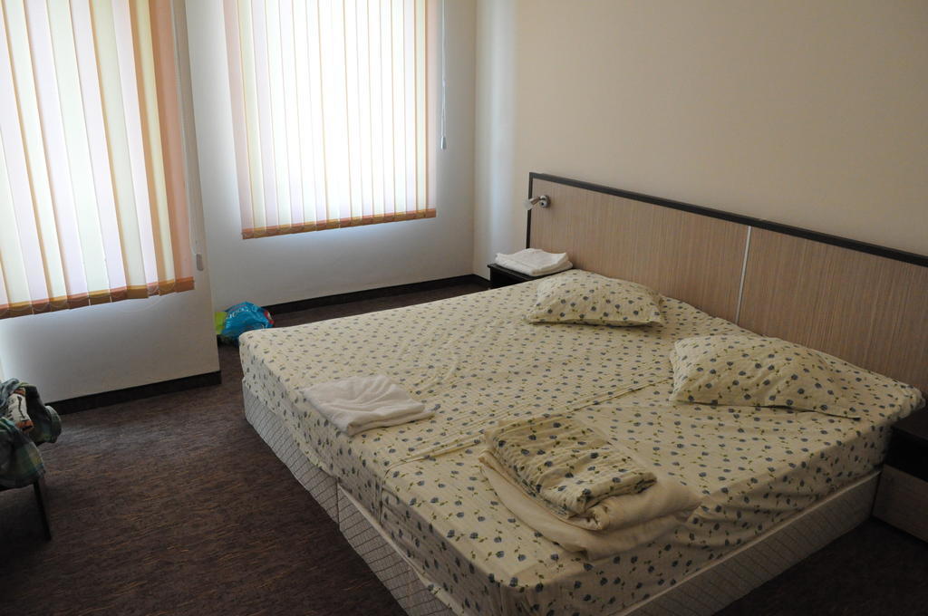 St. George Apartments Νεσέμπαρ Δωμάτιο φωτογραφία