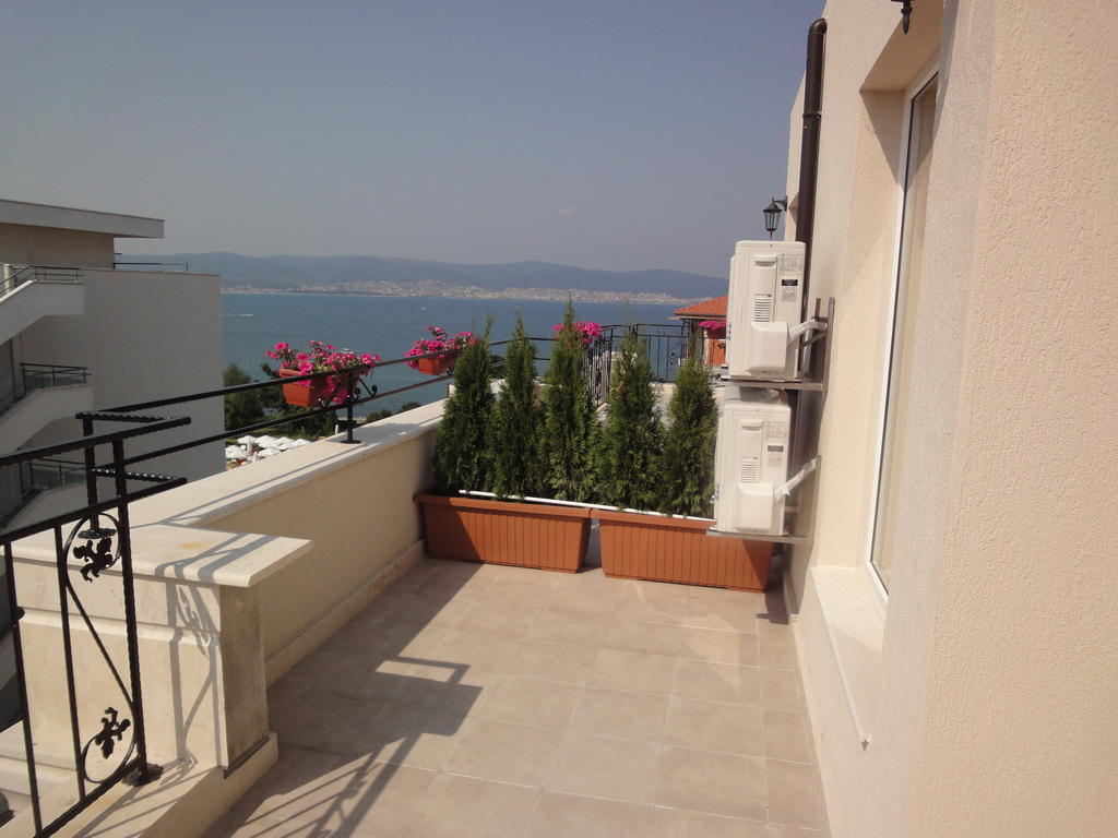 St. George Apartments Νεσέμπαρ Δωμάτιο φωτογραφία