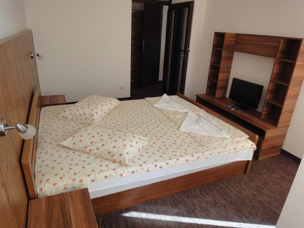St. George Apartments Νεσέμπαρ Δωμάτιο φωτογραφία