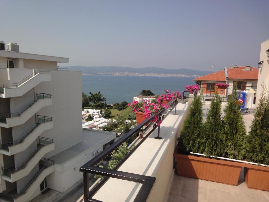 St. George Apartments Νεσέμπαρ Δωμάτιο φωτογραφία